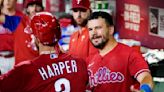 Phillies pound 22 hits, cruise to 18-2 win over Diamondbacks