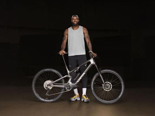 LeBron James y Van der Poel, mano a mano en la última campaña de Canyon: "find your freedom"