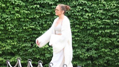 Jennifer Lopez Replaces Her Gym Birkin With a Gym Blanket