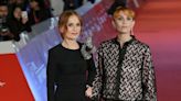 Endeuillée par la perte de son bébé, la fille d’Isabelle Huppert livre un témoignage bouleversant