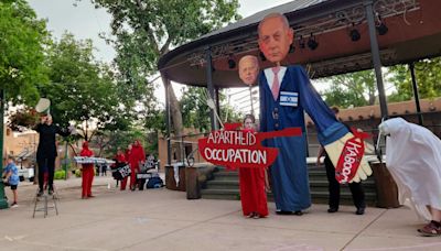 NM street theatrical troupe holds mock trial after Netanyahu’s visit to Congress