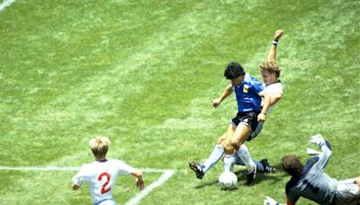 El Balón de Oro de Maradona en el Mundial de México 1986 sale a subasta