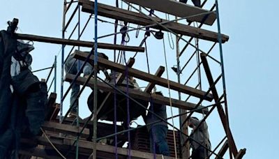 A 7 años del terremoto que devastó Oaxaca, colocan campana en iglesia de San Vicente Ferrer de Juchitán