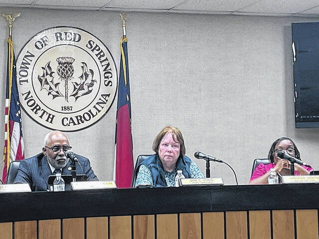 Things get tense at Red Springs Town Council meeting | Robesonian