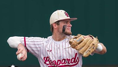 Prep Baseball: Liberty-Eylau dismantles Benbrook, 13-2, in regional semifinal opener | Texarkana Gazette