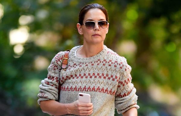 Katie Holmes Paired Her Cozy Fall Sweater With Summer’s Favorite Footwear Trend