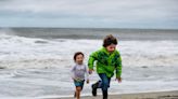 'A nothing-burger': Tybee draws surfers, winds and curious tourists after Ian skirts coast