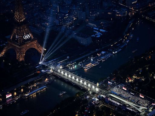 EN DIRECT - Marie-José Pérec et Teddy Riner ont allumé la vasque olympique qui s’envole dans le ciel de Paris