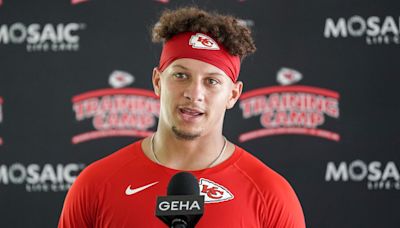 Patrick Mahomes Reacts To Huge Game From LeBron James