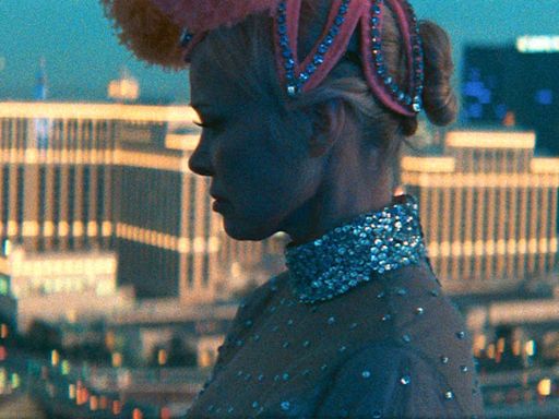 Pamela Anderson sparkles in poignant Las Vegas tale of ‘The Last Showgirl’