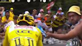 La lamentable agresión a Pogacar y Vingegaard en pleno ascenso al Tourmalet en el Tour de Francia