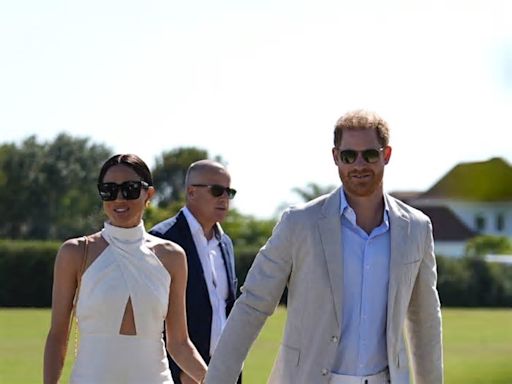 "Come una bambina", "Insicura". La figuraccia di Meghan in Florida