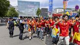 Embajada para fans y marcha al estadio