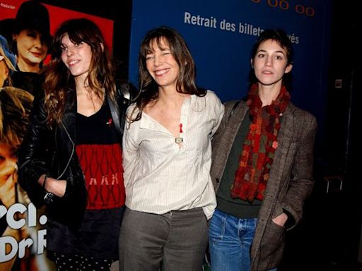 Lou Doillon et Charlotte Gainsbourg font du tri chez Jane… Les Sussex changent le nom de famille de leurs enfants…