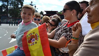 Devoción al paso de las Fuerzas Armadas por Oviedo: 'Es algo que pasa una vez en la vida'