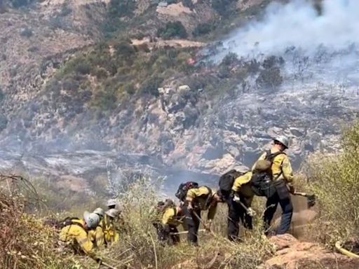 Brush fire in Thousand Oaks forces evacuation warnings