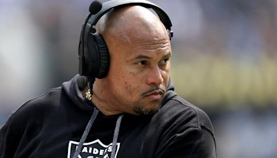 Raiders players seem baffled by bizarre coaching decision that no NFL team had made in eight years