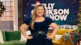 Kelly Clarkson Gives Hawaiian Vacations to Her Entire Studio Audience: ‘This Is What Oprah Felt Like!’