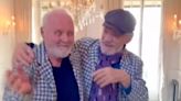 Anthony Hopkins e Ian McKellen dançam juntos e derretem corações de fãs