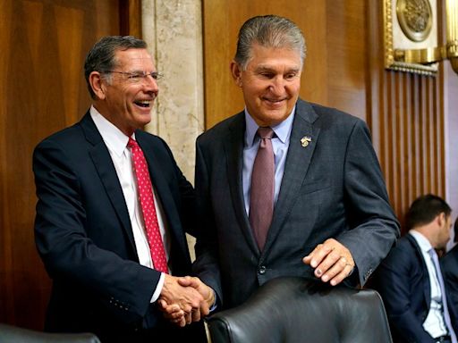 Manchin-Barrasso energy permitting bill advances to full Senate