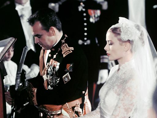 A Look Back at Grace Kelly’s Wedding Dress: The Princess of Monaco’s Lace Gown That Inspired Future Brides Around the World