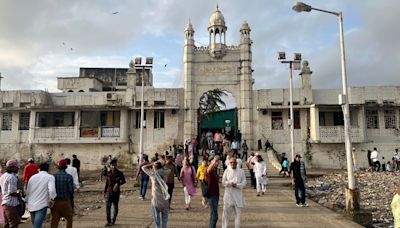 Bomb alert in Mumbai: Haji Ali Dargah gets threat on call, probe on | Today News