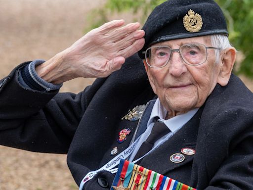 D-Day hero who helped liberate concentration camp in Germany dies aged 104