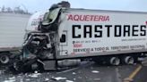 Conductor de tráiler evita choque en Edomex