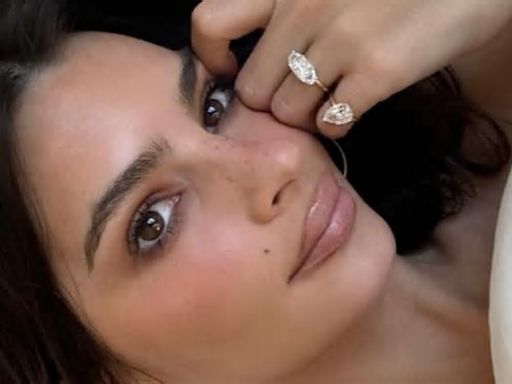 Emily Ratajkowski trasforma i preziosi Diamanti di fidanzamento in Anelli di divorzio!