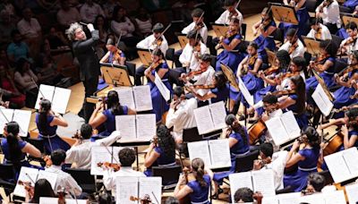 Commentary: In a divided Venezuela, National Children's Symphony, with Dudamel's help, shows how to get along
