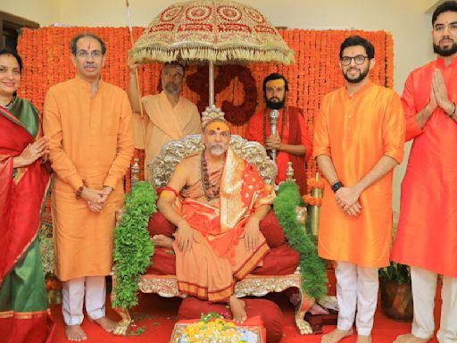 Mumbai: Shankaracharya Of Joshimath Visits Uddhav Thackeray At Matoshree, Condemns Betrayal And Opposes Kedarnath Replica In Delhi