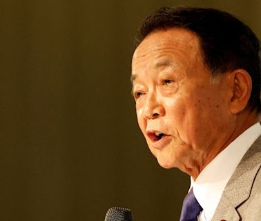 Trump meets with Japan's former prime minister Aso