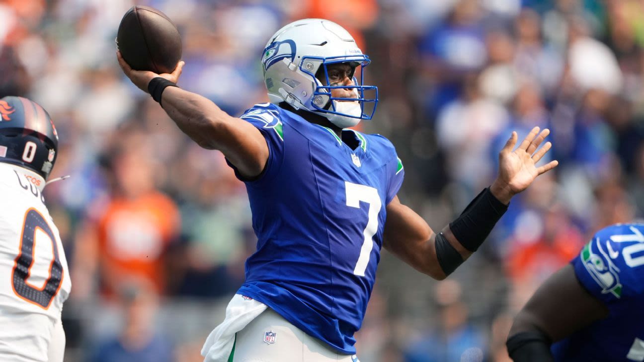 Seahawks QB Geno Smith rushes for a 34-yard TD vs. Broncos