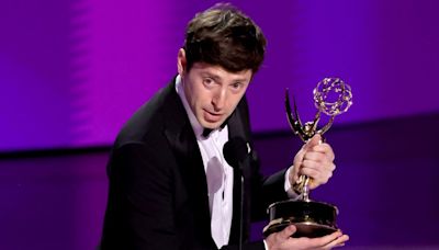 Alex Edelman Wins First Emmy For Writing For A Variety Special & Remembers Collaborator Adam Brace In Emotional Acceptance...