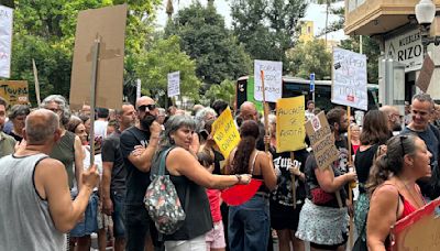 Demonstrators demand Alicante tourists 'leave our neighbourhoods'