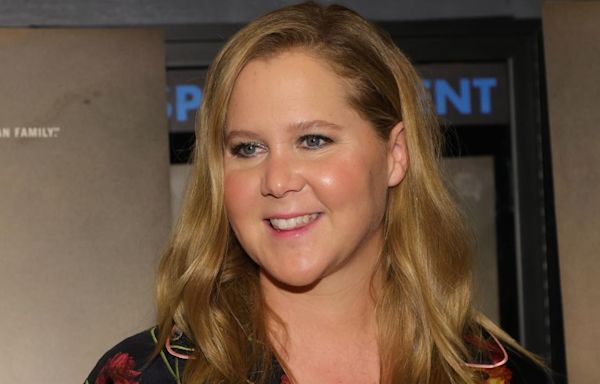 Amy Schumer Flashed Jimmy Buffett's Widow At His Memorial