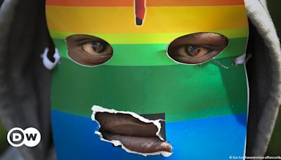 How Ghana's anti-gay bill impacts the LGBTQ+ community – DW – 07/04/2024