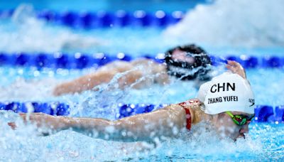 Zhang Yufei stumbles in 200m fly defence - RTHK