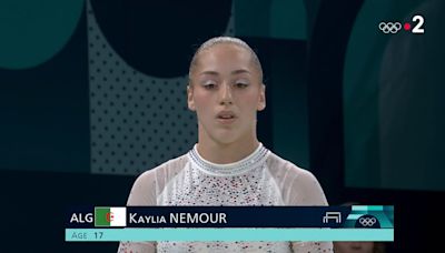 ...cette histoire", "C'est le plus beau pied de nez à faire" , "Grande perte pour la France" : les internautes se réjouissent de la "revanche" prise par Kaylia Nemour en équipe d'Algérie