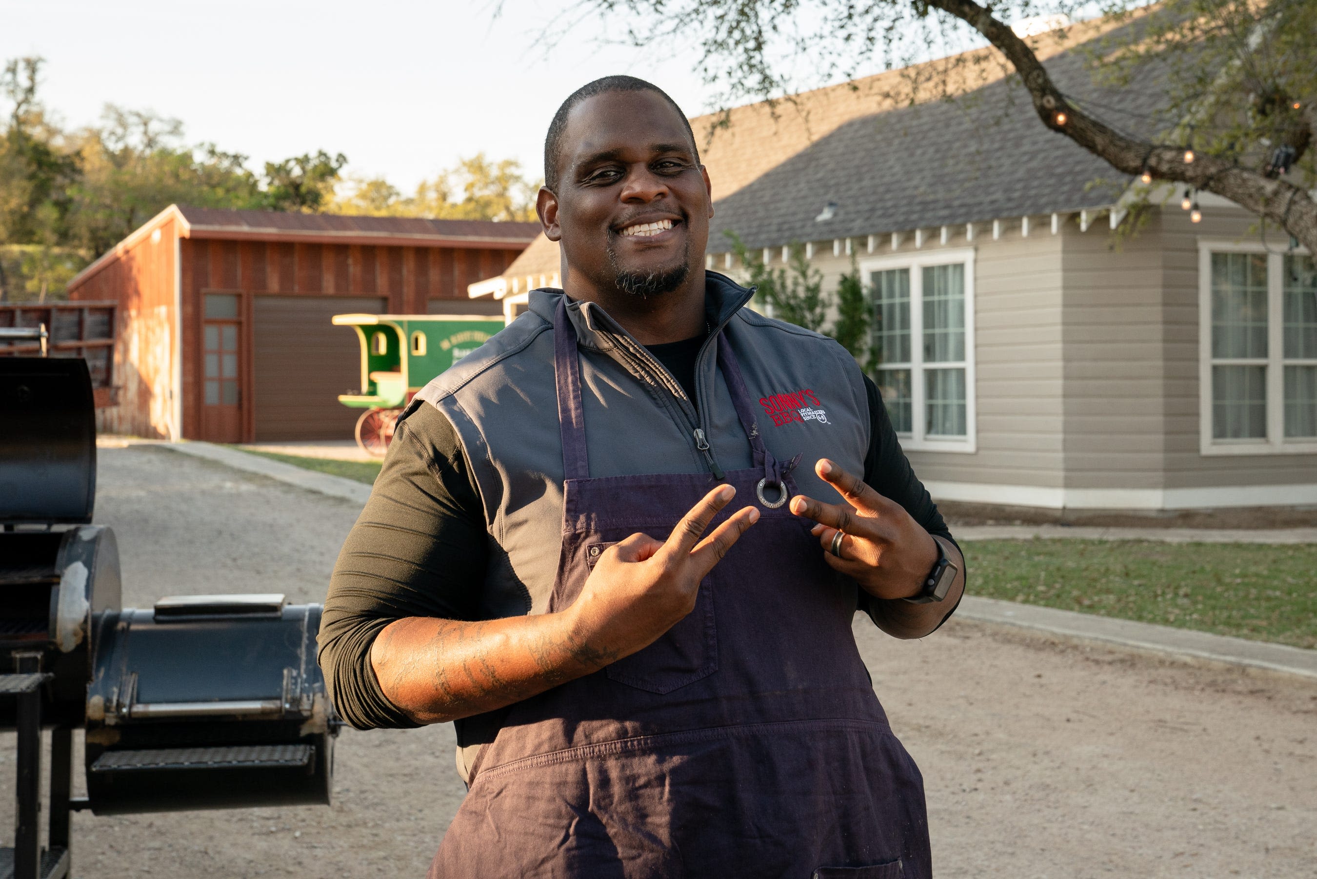 Sonny's pitmaster and Gator great Shannon Snell competing on Food Network's 'BBQ Brawl'