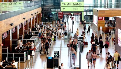 Los aeropuertos alemanes afectados por los activistas climáticos recuperan su actividad