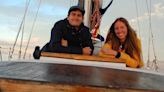 La pareja de argentinos que recorre el mundo en un velero: “Menorca es el paisaje más impresionante que puedes ver”