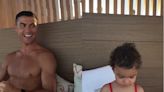 Cristiano Ronaldo exibe momento de fofura com filha caçula