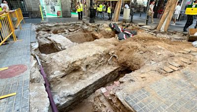 Las obras en la Rambla hacen aparecer un fragmento de muralla y una puerta medieval