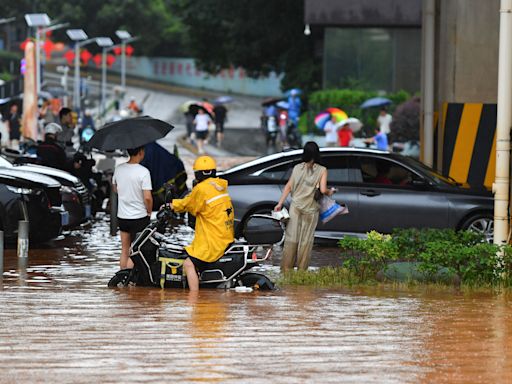 Al menos 11 muertos tras el derrumbe de un puente por las fuertes lluvias en el noroeste de China