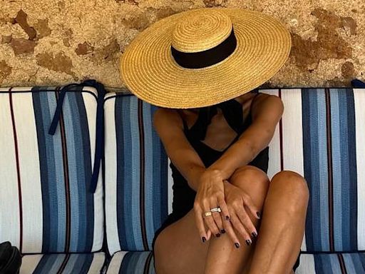 Lily Allen looks incredible in new holiday swimsuit snaps