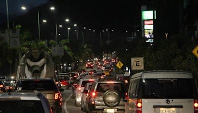 La Aurora: Poca afluencia en plantón, pero sin cortes de luz