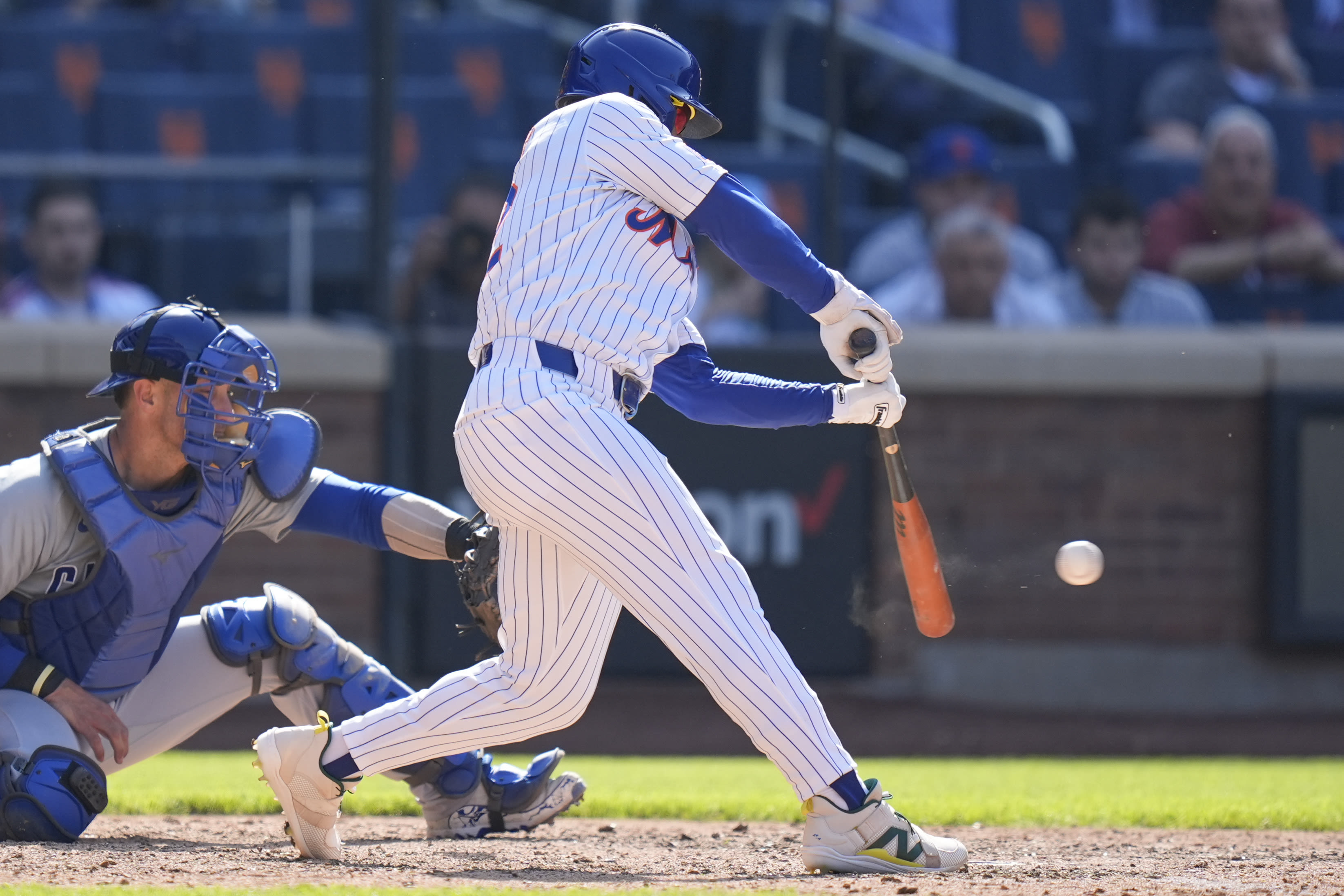 Francisco Lindor shakes off illness, comes off bench to rally Mets past Cubs 7-6 in 11 innings