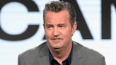 Muerte de Matthew Perry: policía busca esclarecer cómo el actor obtuvo la droga que lo mató - La Tercera