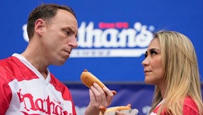 Joey Chestnut to compete in 4th of July hot dog eating contest in Texas